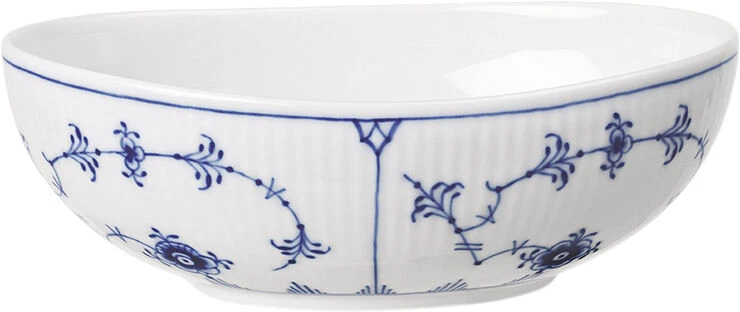 Royal Copenhagen MUSSELMALET RIFLET OVAL SKÅL 37 CL